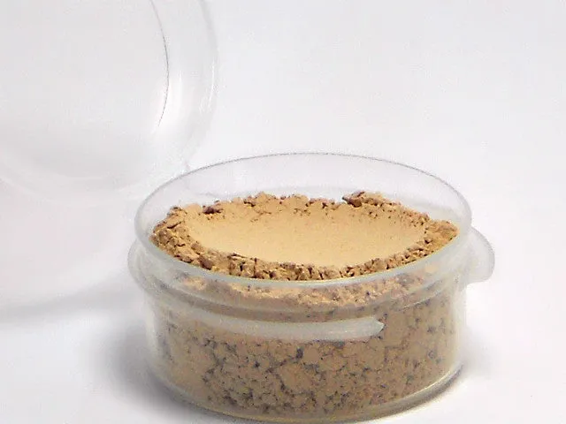 "Sheer Tan" - Mattifying Mineral Primer & Finishing Veil